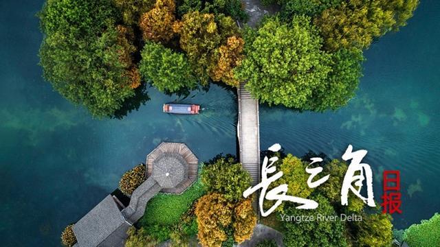 澳门金沙娱乐官网-歌手田震邀请江苏女足听演唱会